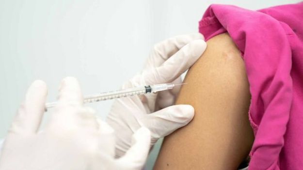 «Дія» закрыла онлайн-запись на вакцинацию от коронавируса для украинцев