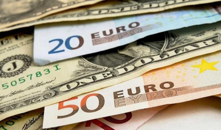 К закрытию межбанка доллар прибавил по 9 копеек на покупке и продаже, евро подорожало на 15 копеек в покупке и в продаже.