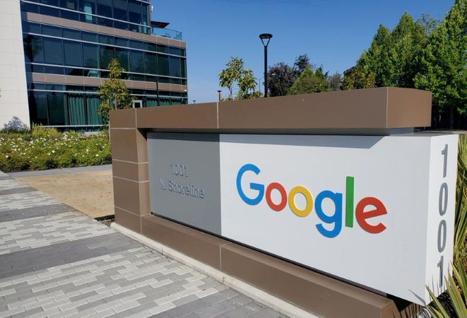 Google пропонує своїм співробітникам калькулятор, який дозволяє побачити зміна зарплати після переходу на віддалену роботу або переїзд.