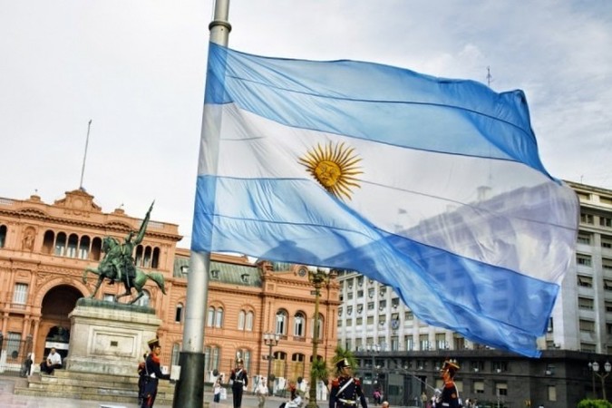 Президент Аргентини Альберто Фернандес припустив, що біткоїн допоможе країні впоратися з інфляцією, і допустив можливість емісії CBDC.