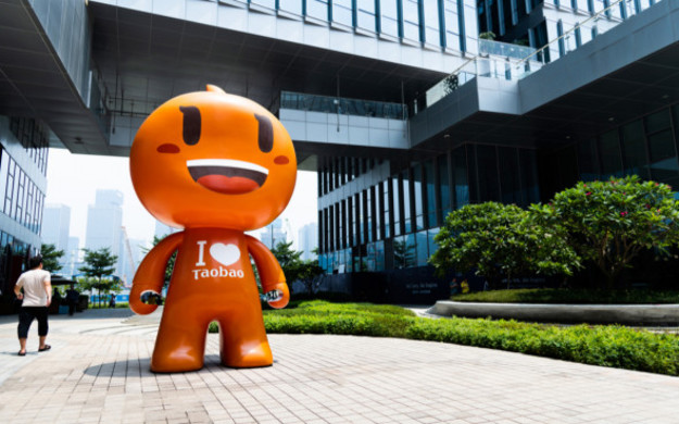 Акции интернет-гиганта Alibaba на торгах в Гонконге 19 августа упали до рекордного минимума — 160,3 гонконгских долларов.