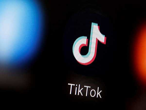 Пользователи сервиса обмена короткими видео TikTok в скором времени смогут покупать товары напрямую через приложение благодаря сотрудничеству компании с канадской Shopify.