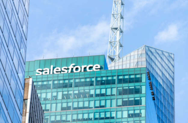 Salesforce пересмотрела свои ожидания насчет дохода в следующем году в сторону увеличения.