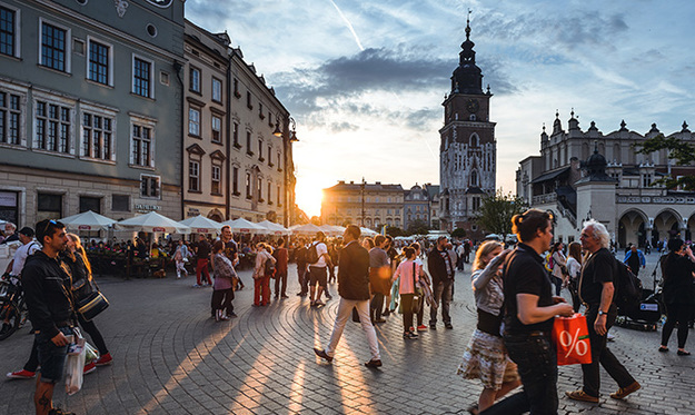 Трудові мігранти, серед яких велика частина українців, в перший рік після переїзду в Польщу будуть платити в два рази менше податків, ніж самі польські громадяни.