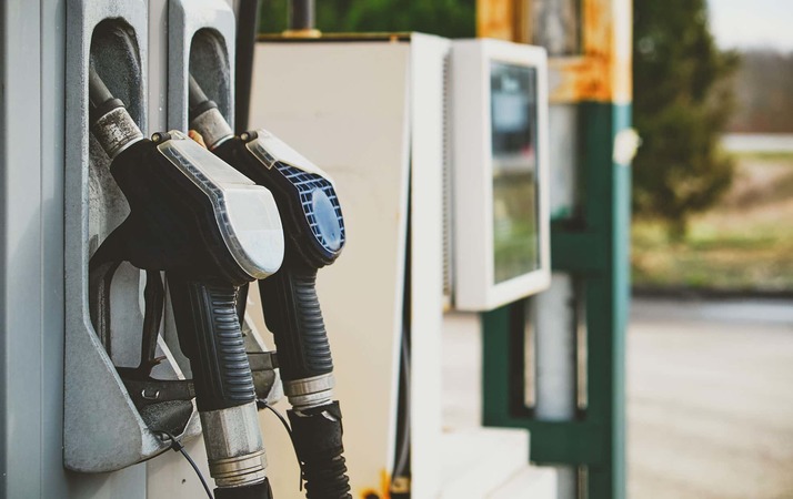 Роздрібні мережі АЗС за вихідні (4−6 вересня) підняли ціни на бензини і дизельне пальне.