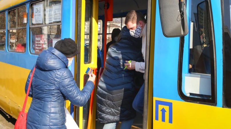 Во всех городах Украины очень важно предоставить транспортное решение в части оплаты за проезд, особенно это касается категории льготников.