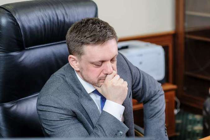 Отстраненному главе Укрэксимбанка Евгению Мецгеру назначили меру пресечения в виде ночного домашнего ареста.