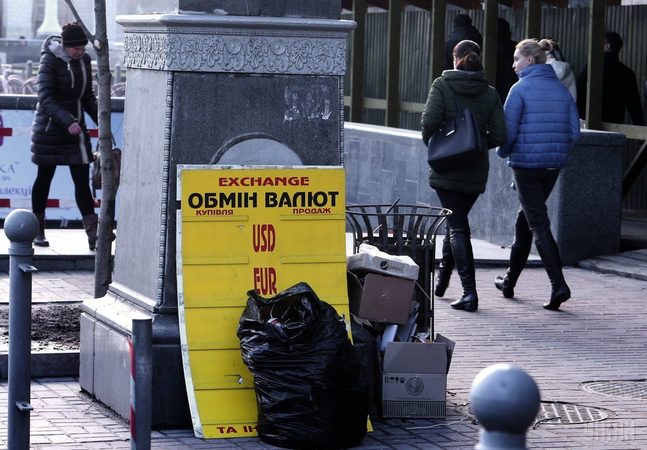 Эта неделя будет нестандартной на украинском валютном рынке.