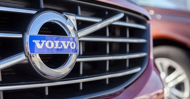 Volvo Car скоротила обсяг первинного розміщення акцій на 20% і встановила ціну паперів в 53 шведські крони ($ 6,18), що відповідає нижній межі цінового діапазону.