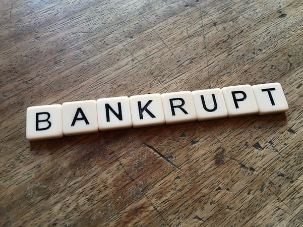 Чому банки-банкрути продовжують отримувати кошти