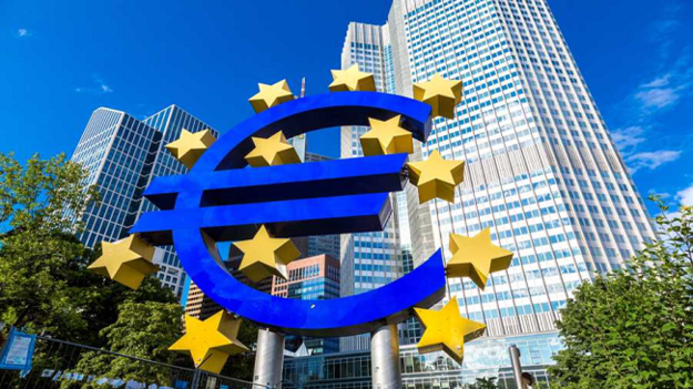 Европейский центральный банк (ЕЦБ) сохранил базовую процентную ставку на уровне 0%, маржинальную ставку и ставку по депозитам — на уровне 0,25% и минус 0,5% соответственно.