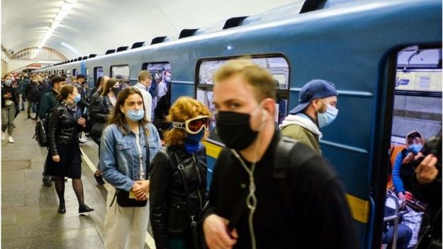 З 1 листопада пасажирам київського метро без сертифікату чи тесту загрожує штраф