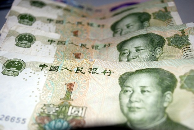 В Китае представили новое устройство для конвертации 17 иностранных валют в цифровой юань.