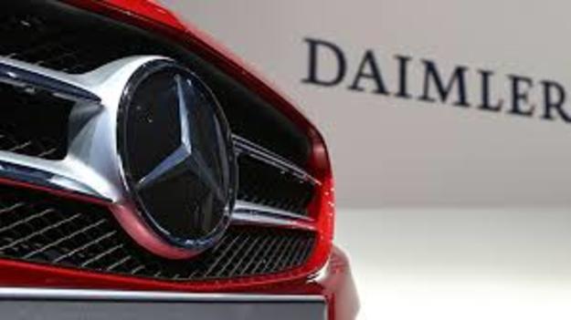 Немецкая Daimler, владеющая брендом Mercedes-Benz, продала всю долю в Renault за 305 млн евро ($362 млн) в рамках прекращения долевых связей на фоне угасания многолетнего партнерства между Daimler, Nissan и Renault.