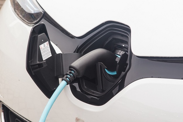 Шість компаній-виробників автівок підписали декларацію про те, що вони до 2040 року відмовляться від випуску автомобілів із бензиновими двигунами.
