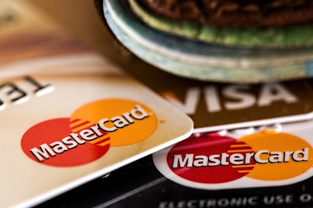 Національний банк підтверджує виконання домовленостей між компаніями Visa та Mastercard про зниження комісії інтерчейндж.
