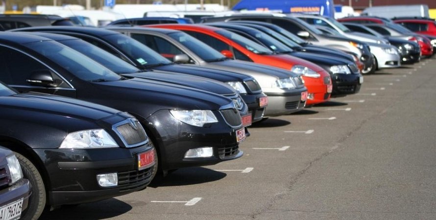 52% ввезених в Україну авто з 2019 року є старшими за 10 років.