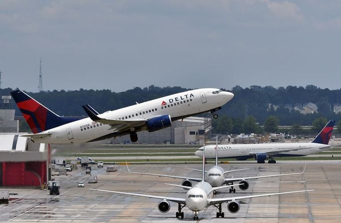 В марте этого года в рамках своего инвестиционного проекта «Минфин» купил 2 акции одного из крупнейших американских авиаперевозчиков Delta Air Lines.