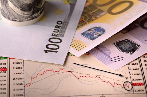 К закрытию межбанка доллар упал на 2 копейки на покупке и в продаже, а евро упал в покупке и в продаже на 13 копеек.