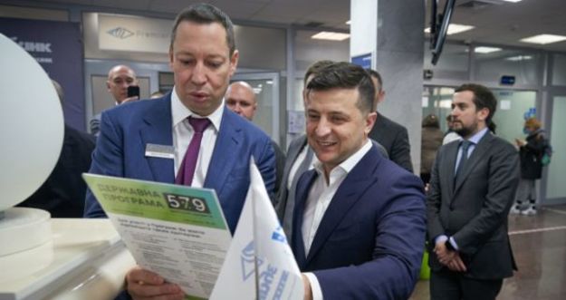 Председатель НБУ Кирилл Шевченко пожаловался на напряженную работу и давление со стороны определенных лиц в эфире агентства Bloomberg.