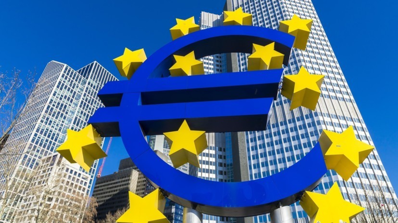 Совет управляющих Европейского центрального банка (ЕЦБ) на заседании в четверг сохранил базовую процентную ставку на рекордно низком нулевом уровне.