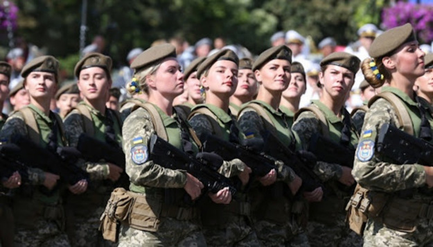 Министерство обороны утвердило список профессий, представительницы которых должны стать на обязательный учет военнообязанных.