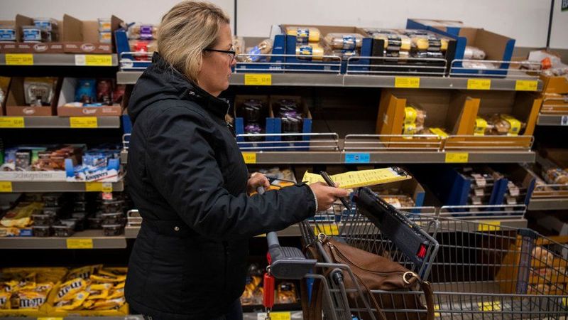 В Украине могут ввести аналоги американских чеков на продукты — food stamp.
