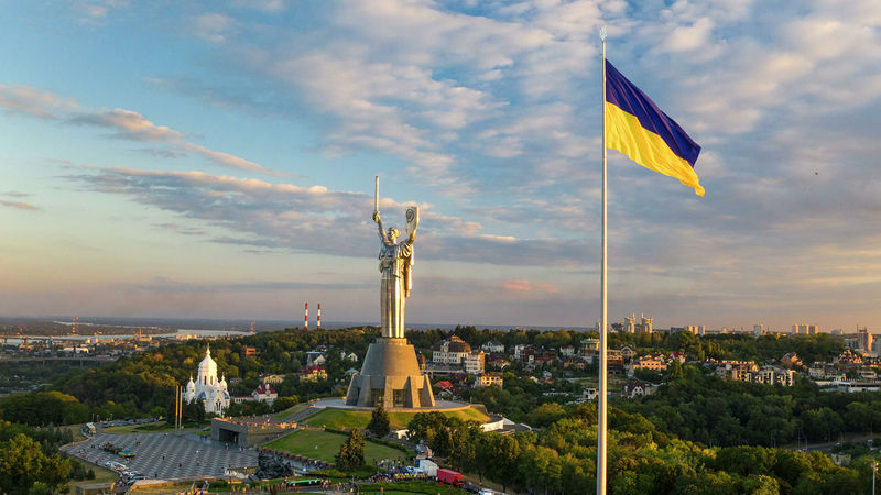 Согласно результатам исследования сервиса momondo, Украина заняла 55-ю позицию среди стран, которые чаще всего выбирают для работы и путешествий, пишет AIN.