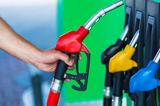 Розничные цены на бензин и дизельное топливо в Украине 13 января 2022 по сравнению с предыдущим торговым днем резко выросли.
