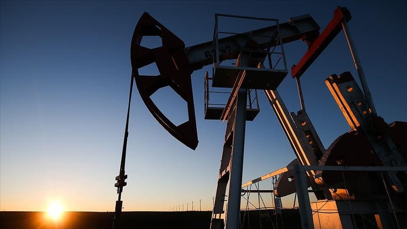 Котирування нафти продовжують зростати у понеділок після впевненого підвищення минулого тижня.