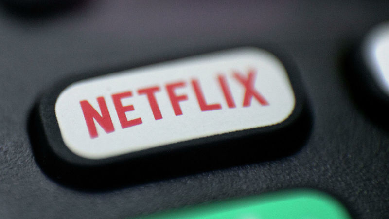 Акции крупнейшего в мире стримингового сервиса Netflix обвалились на 20,2%, до $405,5 за акцию, на вечерней сессии биржи NASDAQ на торгах 20 января.