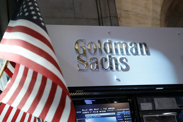 Goldman Sachs вважає акції привабливим активом, оскільки їхні оцінки «зараз не наближаються» до рівня на піку «бульбашки доткомів», заявила керівник групи інвестиційної стратегії Шармін Моссавар-Рахмані.
