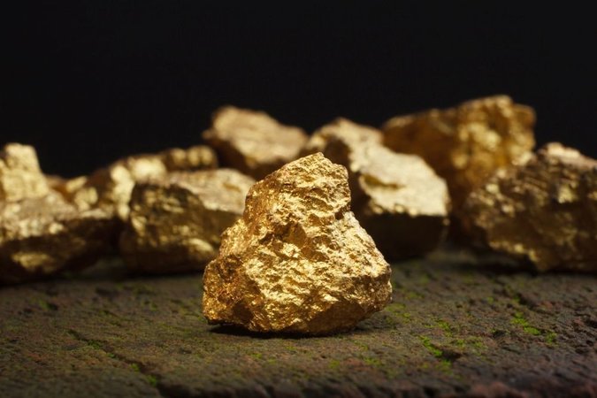 Стоимость золота выросла до максимума с середины ноября прошлого года из-за повышенного спроса на драгоценные металлы на фоне геополитической напряженности.