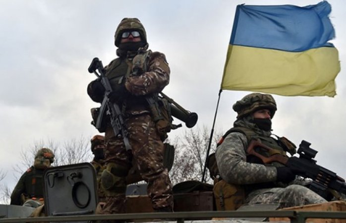 Нервозность, возникшая на фоне распространения информации о возможном вторжении российской армии, уже сама по себе наносит ущерб Украине.