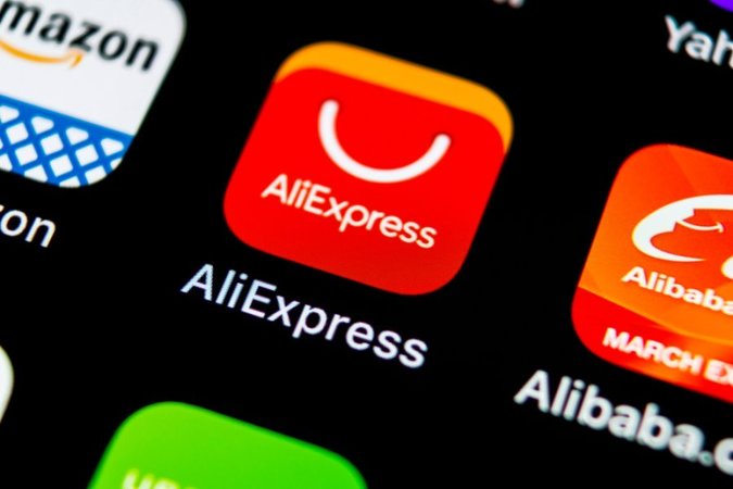 Соединенные Штаты Америки добавили китайскую платформу для обмена сообщениями WeChat и онлайн-маркет AliExpress в свой список пиратских рынков, способствующих распространению поддельной продукции.