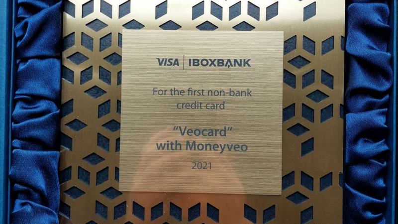 Транзакційний банк Ibox Bank отримав від міжнародної платіжної системи Visa пам'ятну нагороду за випуск першої небанківської кредитної картки Veocard, випуск якої став можливим завдяки спільній роботі Ibox Bank, Visa та Moneyveo.