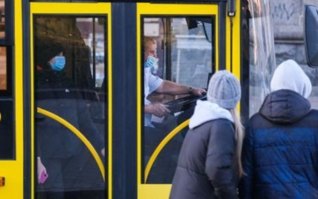 Мэр Киева Виталий Кличко сообщил, что проезд в общественном коммунальном транспорте в Киеве бесплатный.