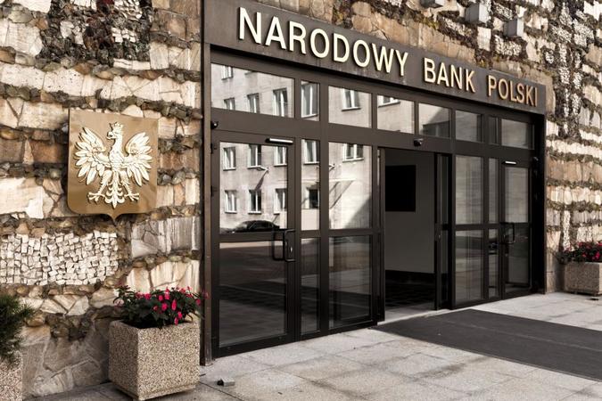Правление Национального банка Польши решило выделить Украине 4 млрд злотых (эквивалент $950 млн) на условиях валютного свопа.