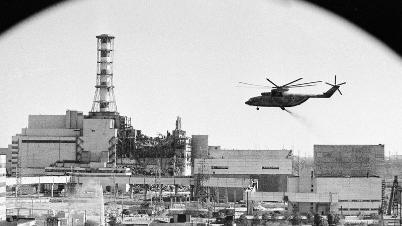 Российские военные захватили Чернобыльскую атомную электростанцию.