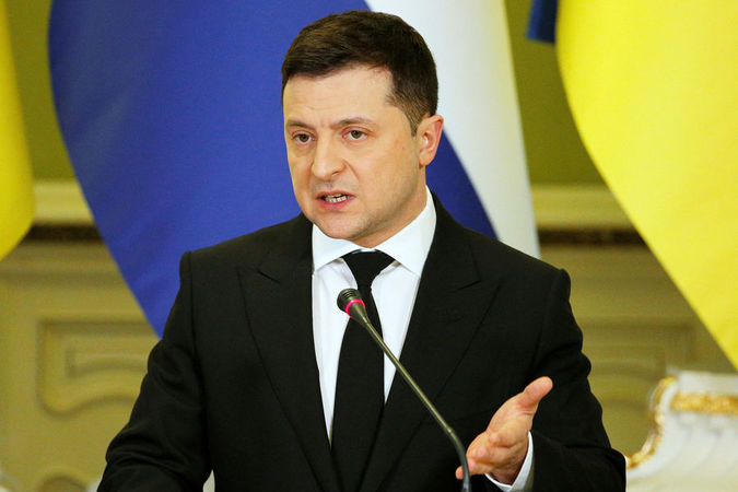 Президент України Володимир Зеленський закликав країни Європи ізолювати Росію, відключити її від SWIFT та ввести нафтове ембарго.