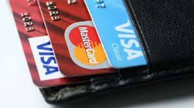 НБУ звернувся до міжнародних платіжних систем Visa та Masterсard з вимогою зупинити обслуговування платіжних карток, емітованих банками-резидентами РФ.