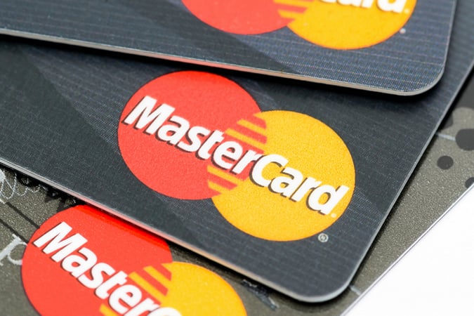Mastercard заблокировала доступ к платежной системе нескольким российским финансовым учреждениям.
