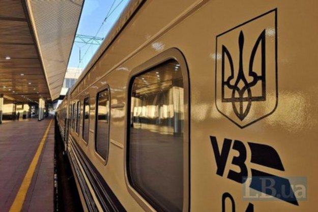 Державний перевізник «Укрзалізниця» додасть кілька вагонів до поїзда за маршрутом Київ-Варшава, щоб вивезти людей зі столиці.