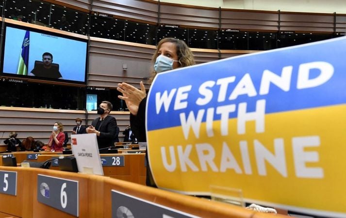 Европарламент принял резолюцию, в которой призвал ужесточить санкции против России и Беларуси, чтобы «ослабить экономику и промышленную базу России, в том числе — военно-промышленный комплекс».