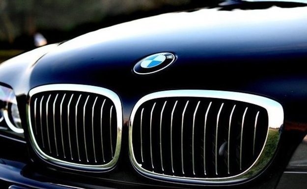 Німецька компанія BMW припинила постачання своїх автомобілів в Росію і зупиняє свій завод на території Росії, в Калінінграді.