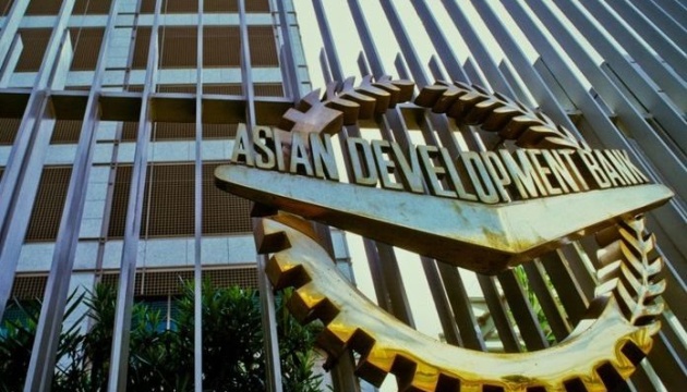 Азиатский банк инфраструктурных инвестиций (AIIB) решил приостановить все действия, связанные с Россией и Беларусью, сообщили в финучреждении.