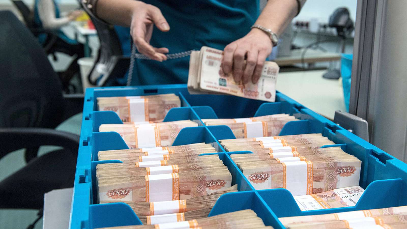 Російські компанії тимчасово зможуть виплачувати борги кредиторам із «недружніх» країн у рублях.