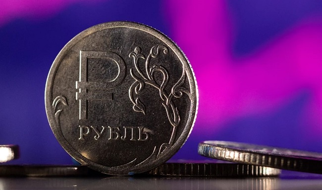 На міжнародних валютних торгах, 7 березня, російський рубль обвалився на 10% до 138 рублів за долар.