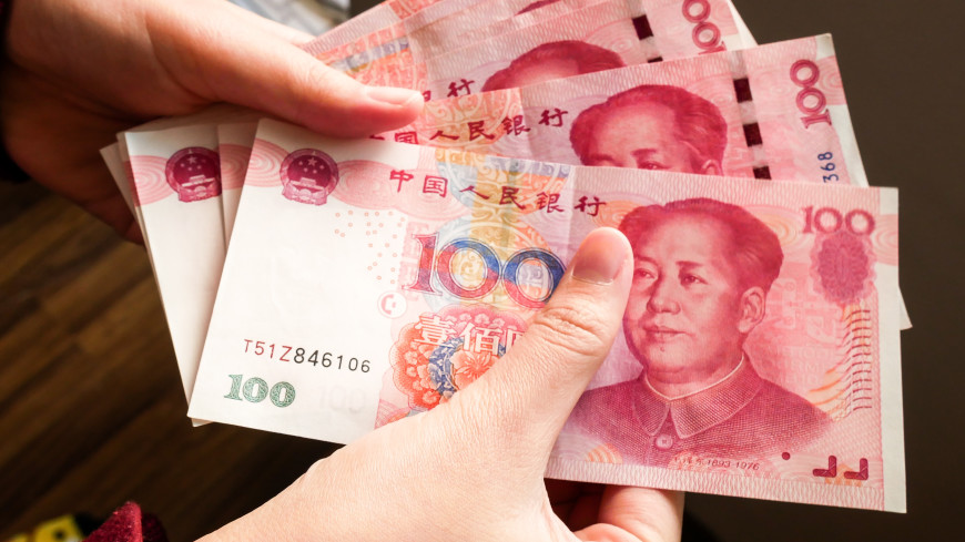 Российский банк ВТБ запустил валютный депозит в китайских юанях на фоне запрета Центробанка Р Ф выдавать россиянам более $10 тыс. с депозитов и счетов.