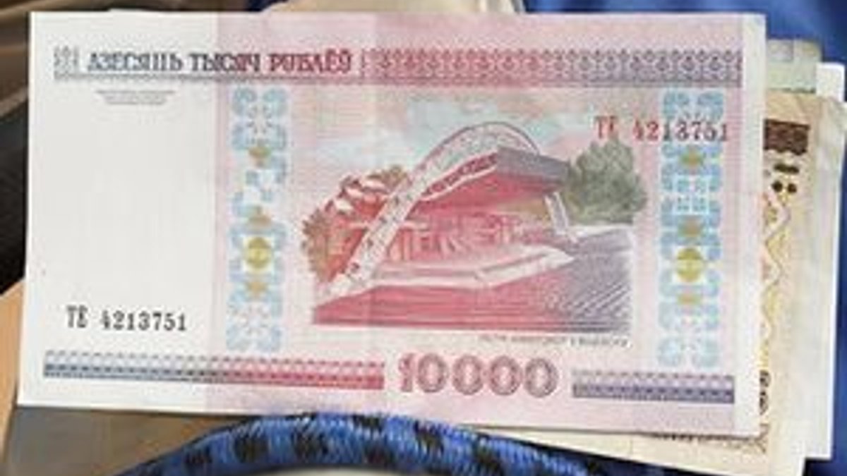 С начала вторжения России в Украину белорусский рубль девальвировал по отношению к доллару примерно на 45%.